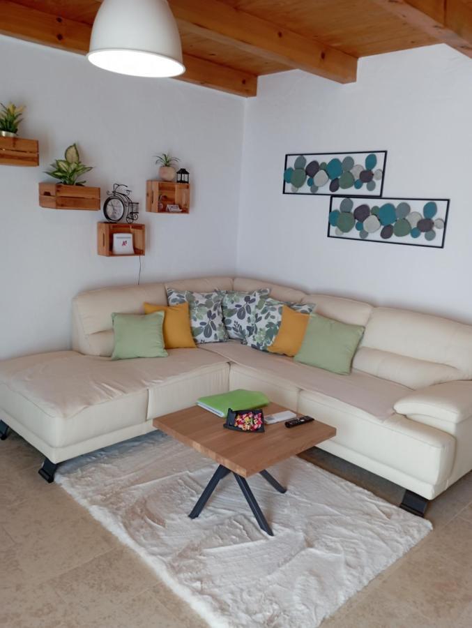 Small Old House Nedescina ภายนอก รูปภาพ